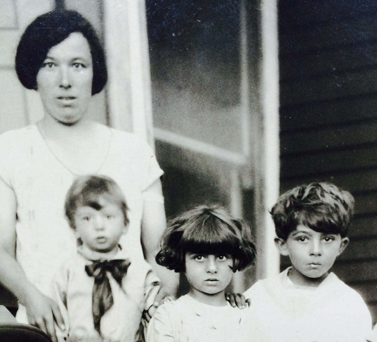 Santina Giovannoni (my great grandmother) with her children 2024-10-02 13_45_20